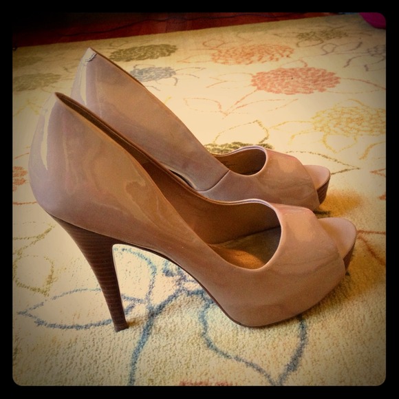 🚫SOLD Nude Jessica Simpson peep toe pumps.