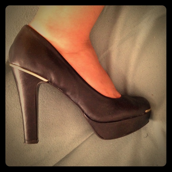 Black platform pumps