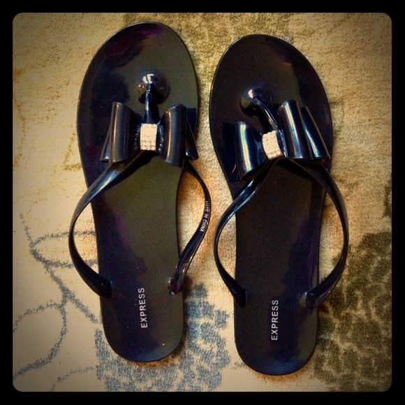 🚫Traded🚫 Express rhinestone bow flip flops.