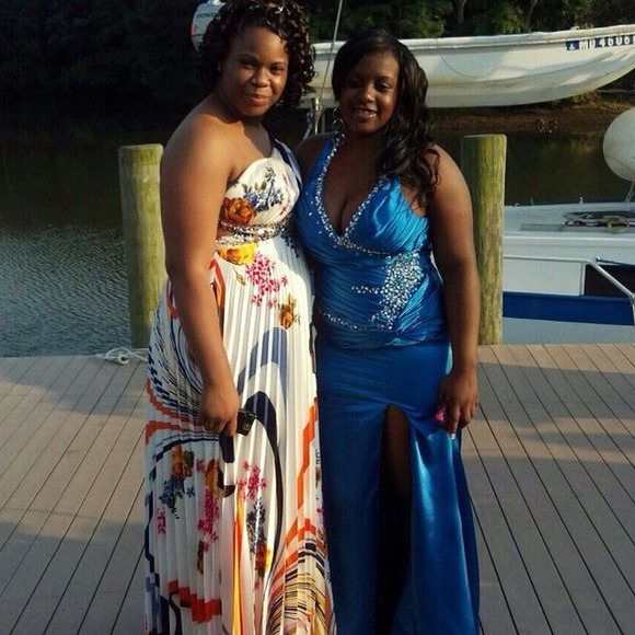 Prom dress - Picture 2 of 2