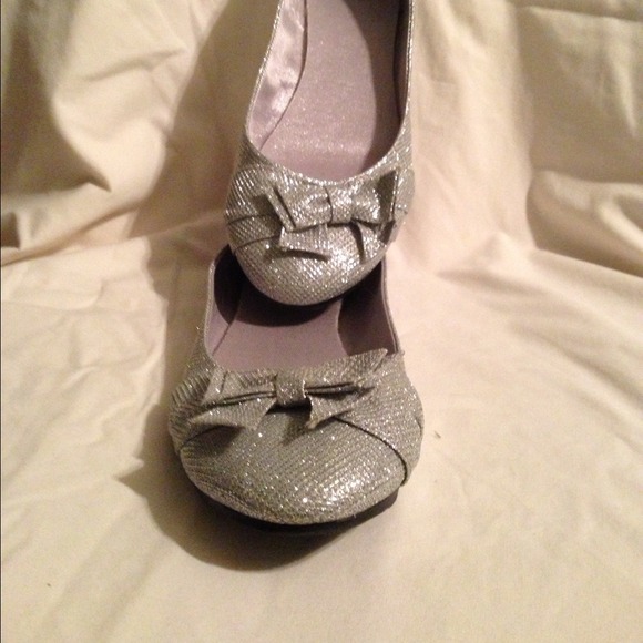 Silver metallic ballet flats