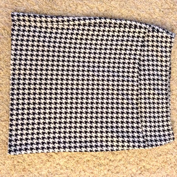 ⛔SOLD⛔ Black & White Skirt