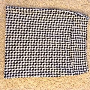 ⛔SOLD⛔ Black & White Skirt