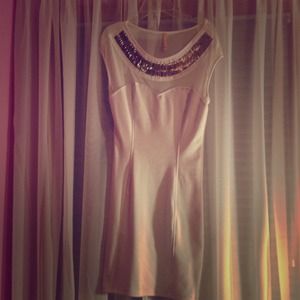 White sleeveless fitted dress