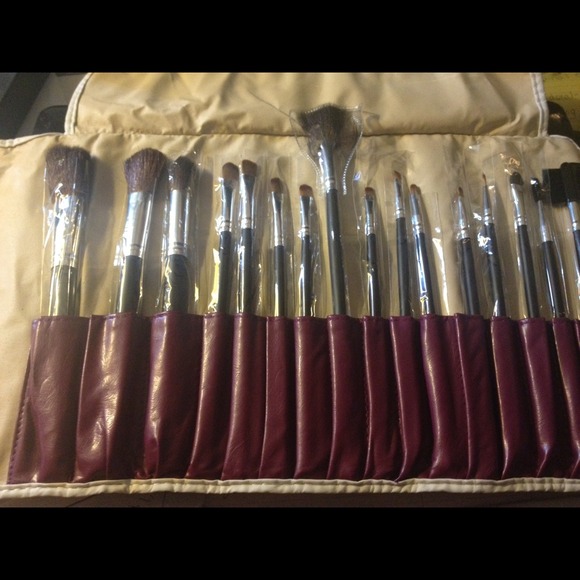 Mac make up brushes