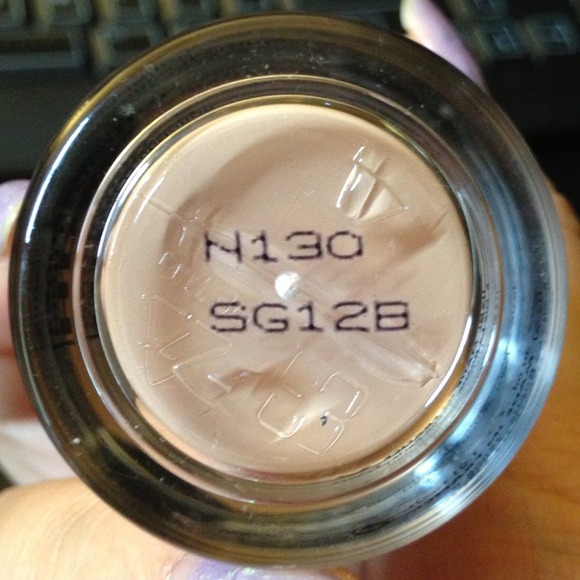 SOLD IN BUNDLE 🎉 MAKE UP FOR EVER HD Foundation - Picture 2 of 2