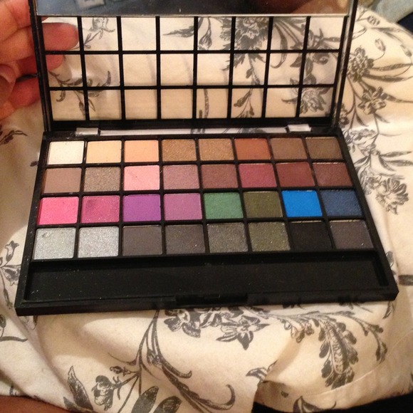 Elf 32 eyeshadow makeup palette