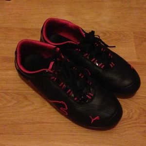 Black  Pumas w/fusia trimming