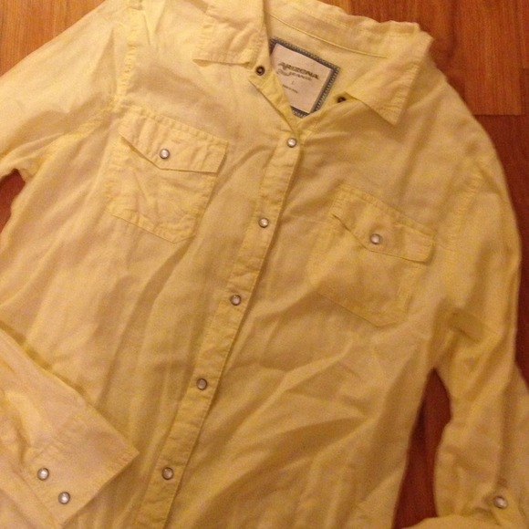 ❌❌SOLD❌❌Arizona pale yellow button down!