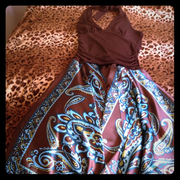 Brown fitted dress, with satin bottom detail