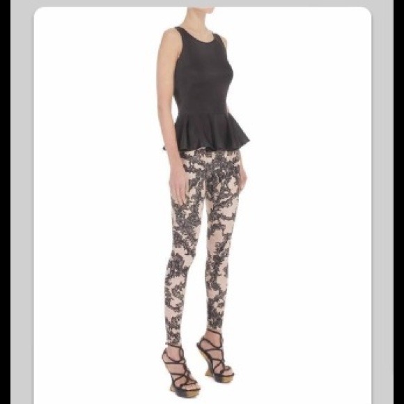 🌹"NEW" Super cute black lace print leggings!!!