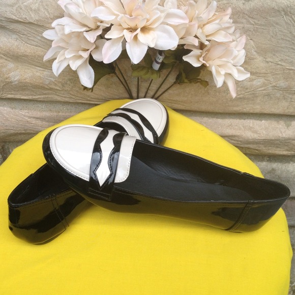 Wanted Shoes - 💢SOLD💢 Two Tone Beauties😍