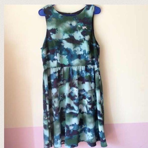 Dresses & Skirts - Beautiful print dress