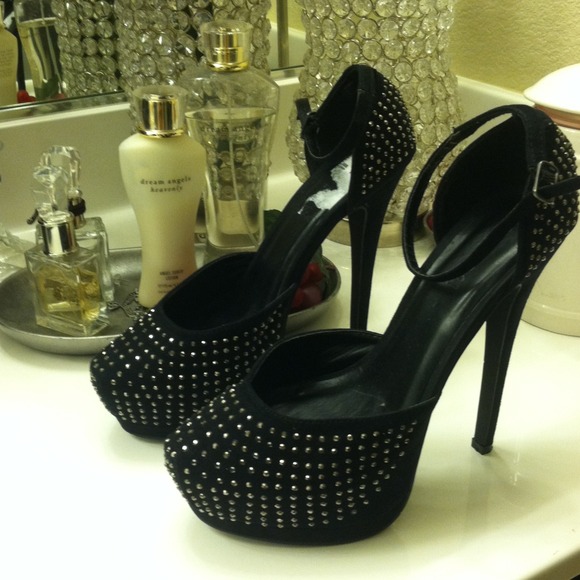 Shoes - GORGEOUS Black studded heels