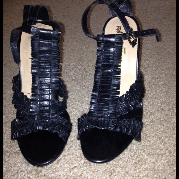 🚫DONATED🚫 
L.A.M.B. Lita  Ruffle Sandals 5.5