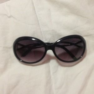 Daisy Fuentes sunglasses!