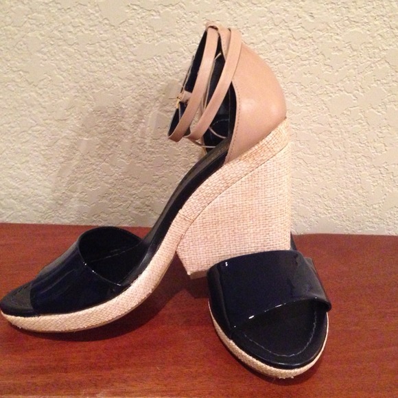 Just reduced🎀 💯 Authentic New Kate Spade shoes