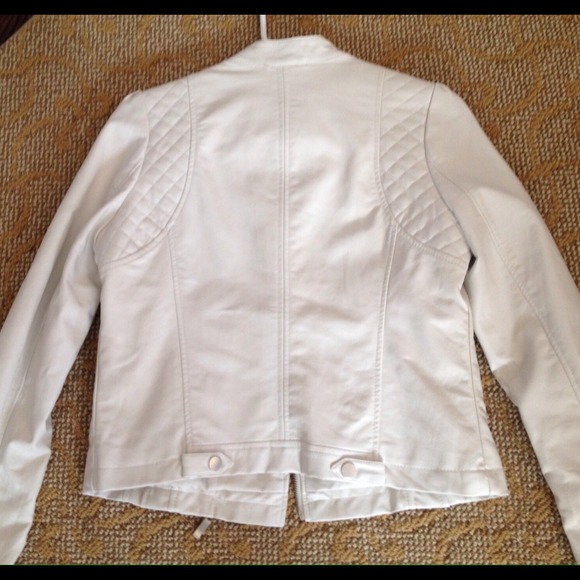 💓Host Pick 💓 White Faux Leather Jacket - Picture 3 of 3
