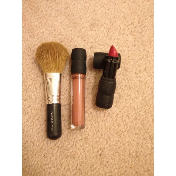 ❌❌BUNLED❌❌ NWOT BE random makeup set
