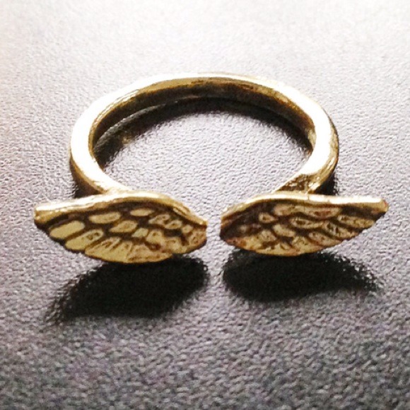 SOLD Angel Wings Knuckle Ring Mid Ring Sz 4 - Picture 2 of 2
