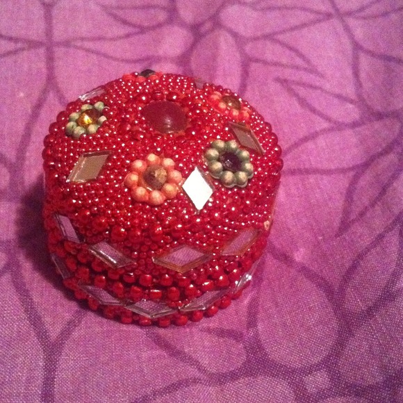 Small jewel box red