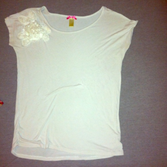 Cute shirt with flower on shoulder