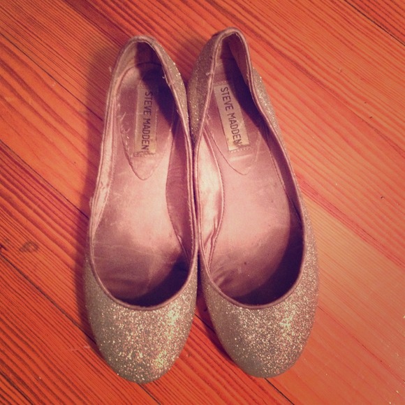 Steve Madden Shoes - Gold sparkly Steve Madden flats