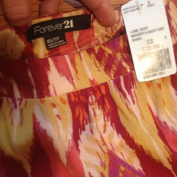 Sold🎉HOST PICK🎉Floor length printed maxi skirt!! - Picture 2 of 4