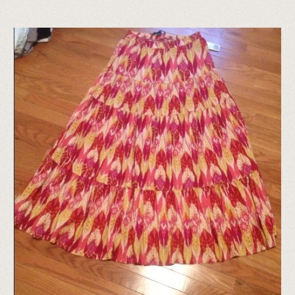 Sold🎉HOST PICK🎉Floor length printed maxi skirt!! - Picture 4 of 4