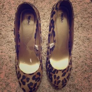 Amazing cheetah/leopard print pumps!