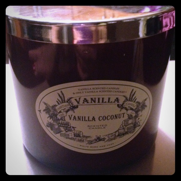New! Vanilla coconut candle. White barn candle co. 14.5 oz from Esther