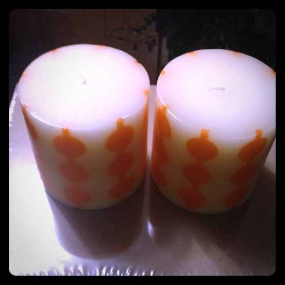 New! White barn 4x4 candle set. Cottage scent!