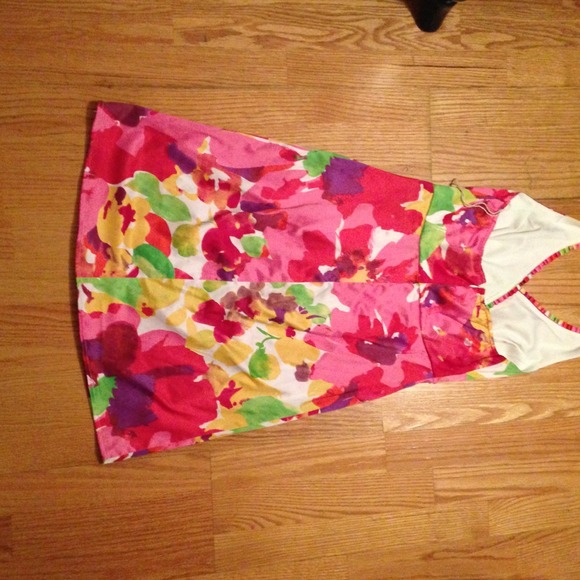 Beautiful floral Satin halter pocket dress! Size 4 - Picture 4 of 4