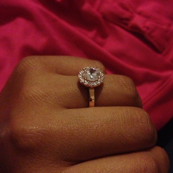 Simulated diamond ring - Picture 2 of 3