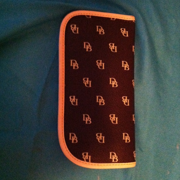 Dooney & Bourke glasses case
