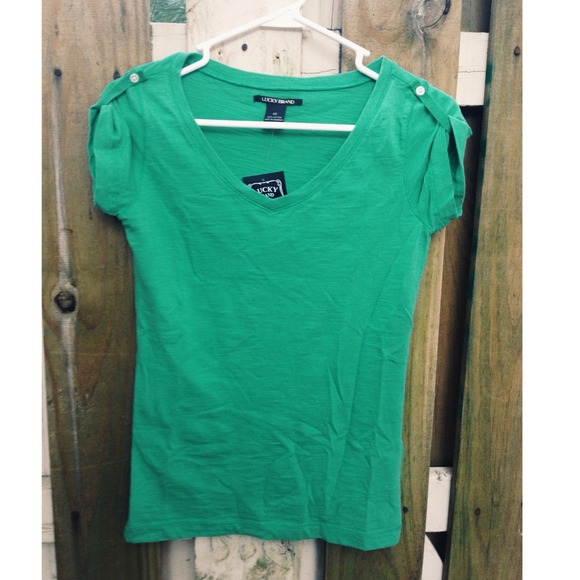 Lucky Brand 🍀 Green V-neck T-shirt NWT
