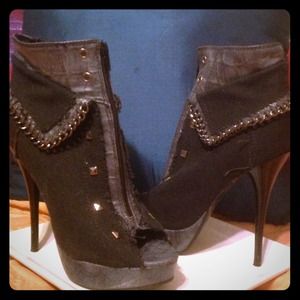 JACOBIES Black Canvas Chain Fold-Over Peep Toe