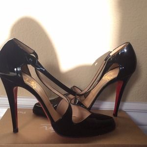 ❤✨Sexy CL Crisscross Pump ✨❤️ REDUCED PRICE