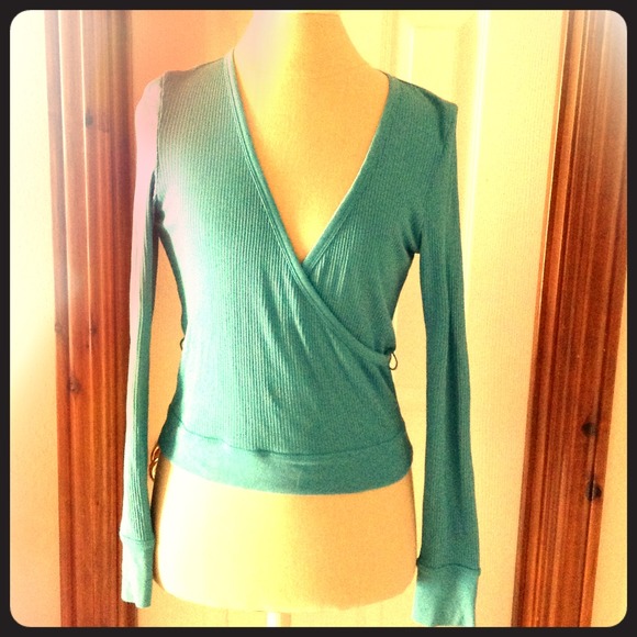 long sleeve deep V-Neck top! - Picture 1 of 3