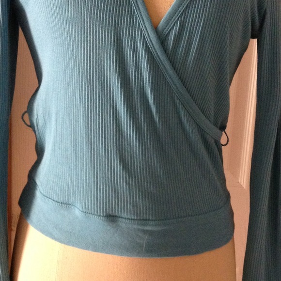 long sleeve deep V-Neck top! - Picture 2 of 3