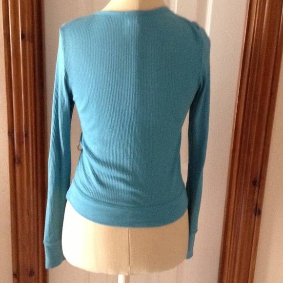 long sleeve deep V-Neck top! - Picture 3 of 3