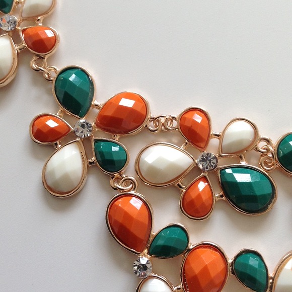 Green, orange, white, flower drop necklace - Picture 4 of 4
