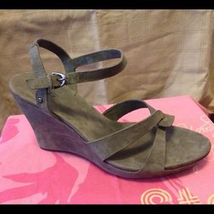 USED UGG AUSTRALIA 'ARIANNA' SANDAL W's 7