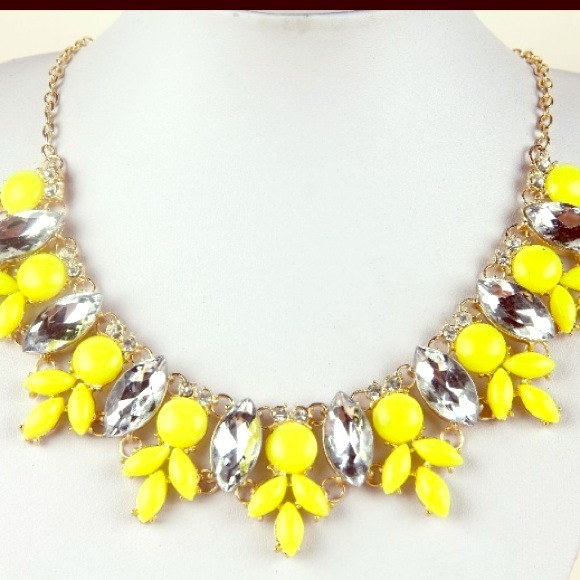 💢SOLD IN BUNDLE💢 Yellow Statement Necklace