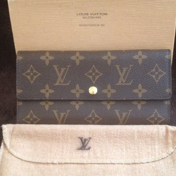 Brand new designer wallet--reduced!