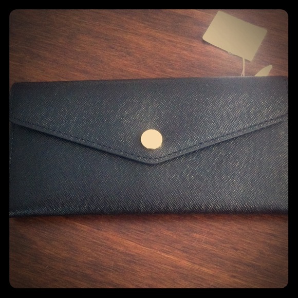 Michael Kors Saffiano Carryall Leather Wallet