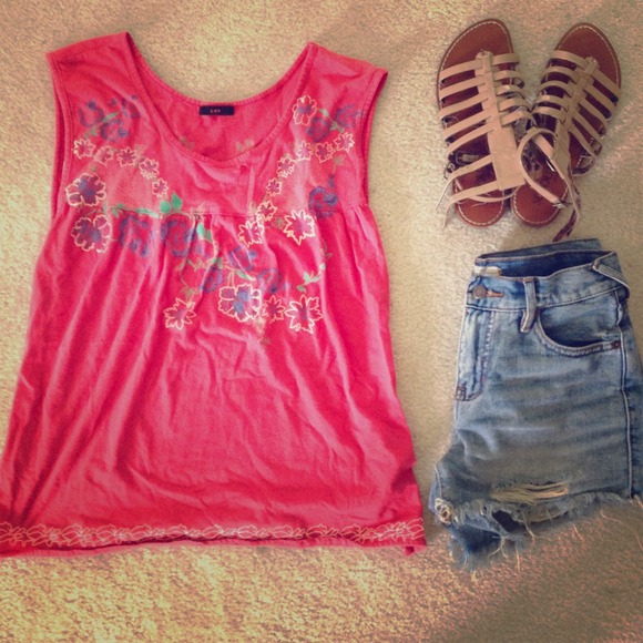 Sleeveless floral top