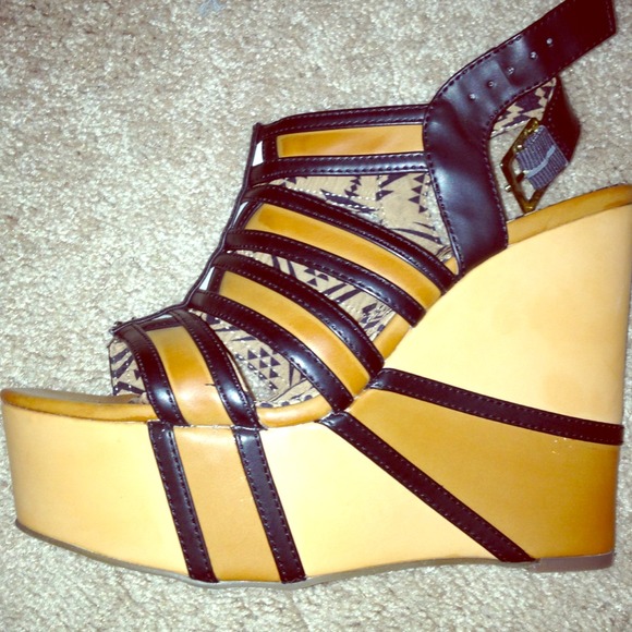 Jessica Simpson sz 8 1/2 wedge. Never worn!