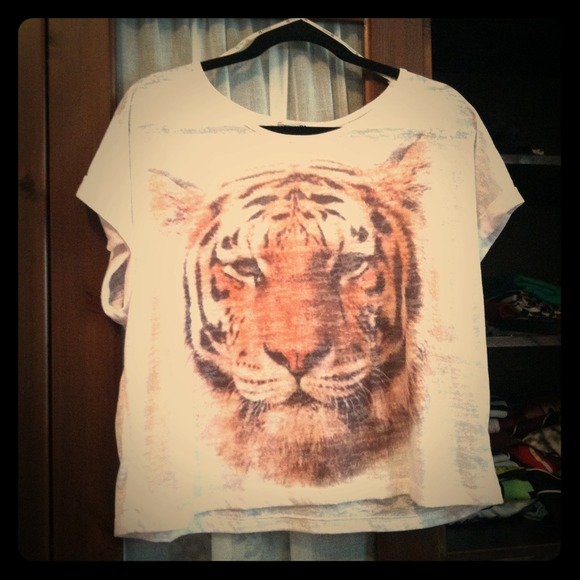 L Tiger Crop Top From Forever 21!!