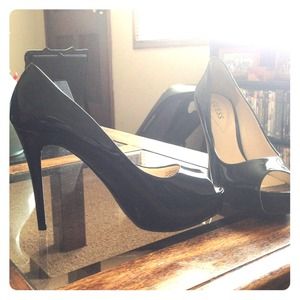 Black Guess Peep Toe Pumps
